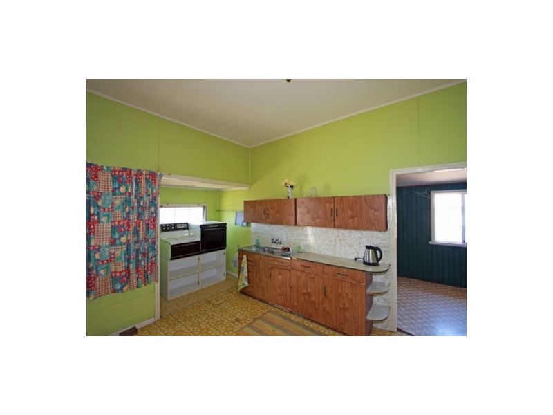 3 SMITH ST, Urangan QLD 4655