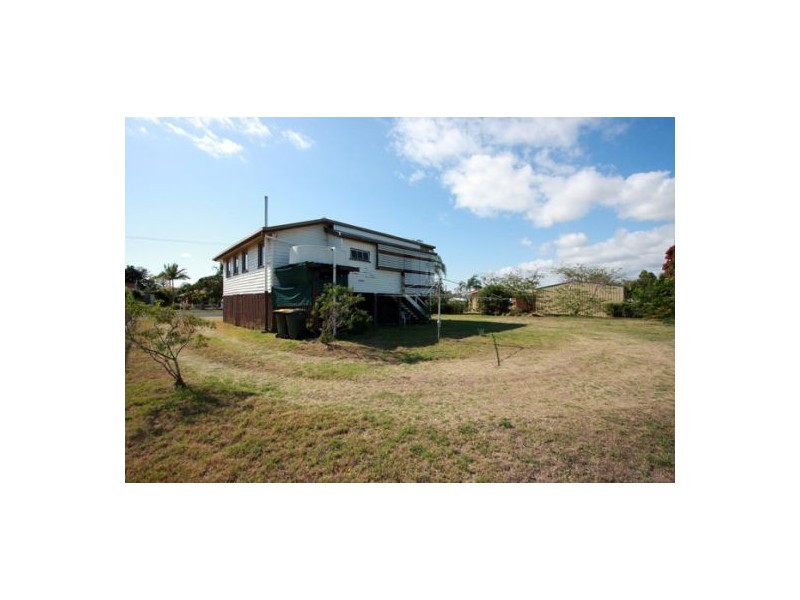 3 SMITH ST, Urangan QLD 4655
