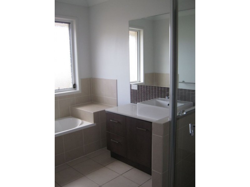 5 Captain Cook Street, Urraween QLD 4655