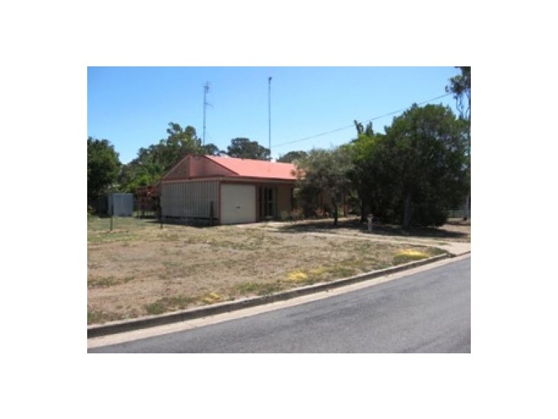 10 Owen Crescent, Urangan QLD 4655