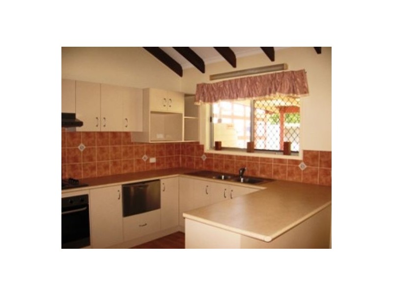 10 Owen Crescent, Urangan QLD 4655