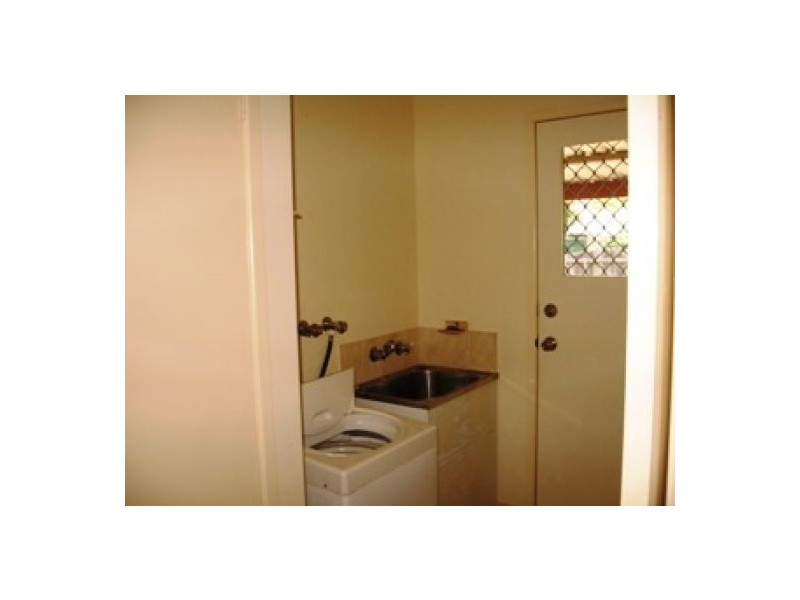 10 Owen Crescent, Urangan QLD 4655