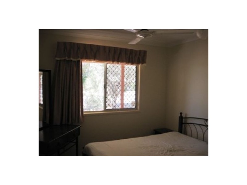 10 Owen Crescent, Urangan QLD 4655