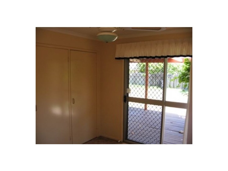 10 Owen Crescent, Urangan QLD 4655