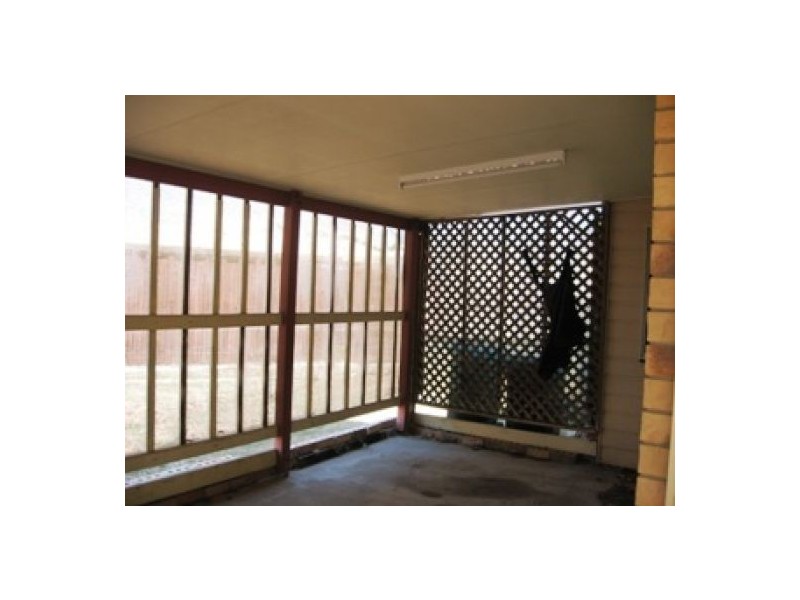 10 Owen Crescent, Urangan QLD 4655