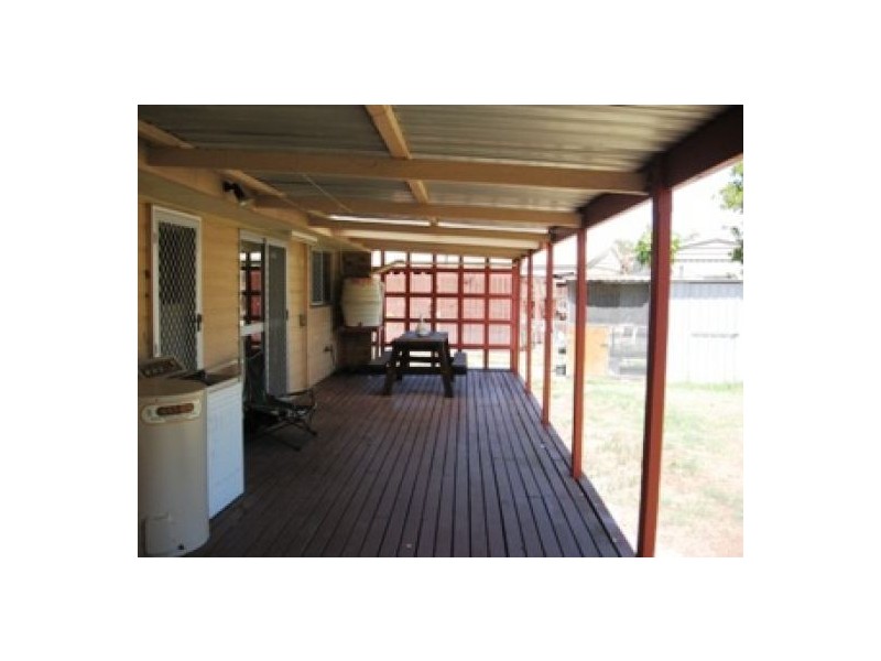 10 Owen Crescent, Urangan QLD 4655