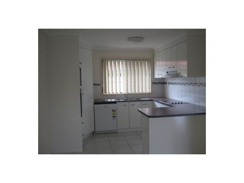 9 Earl St Vincent, Eli Waters QLD 4655