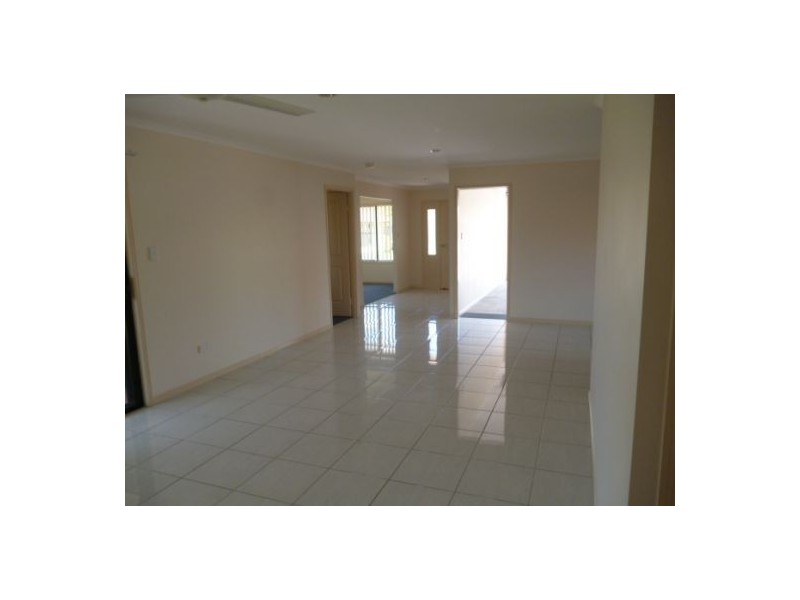 9 Earl St Vincent, Eli Waters QLD 4655