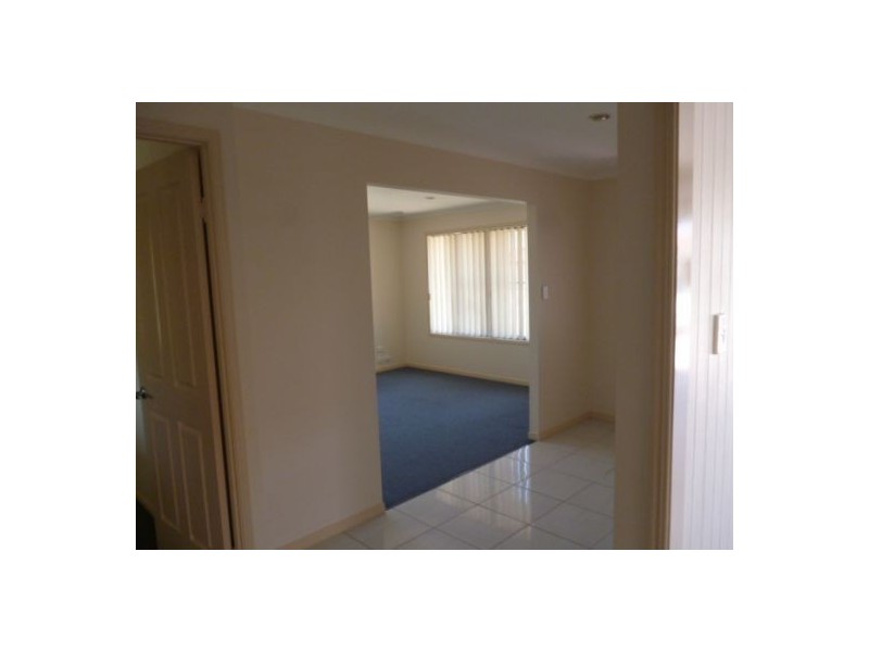 9 Earl St Vincent, Eli Waters QLD 4655