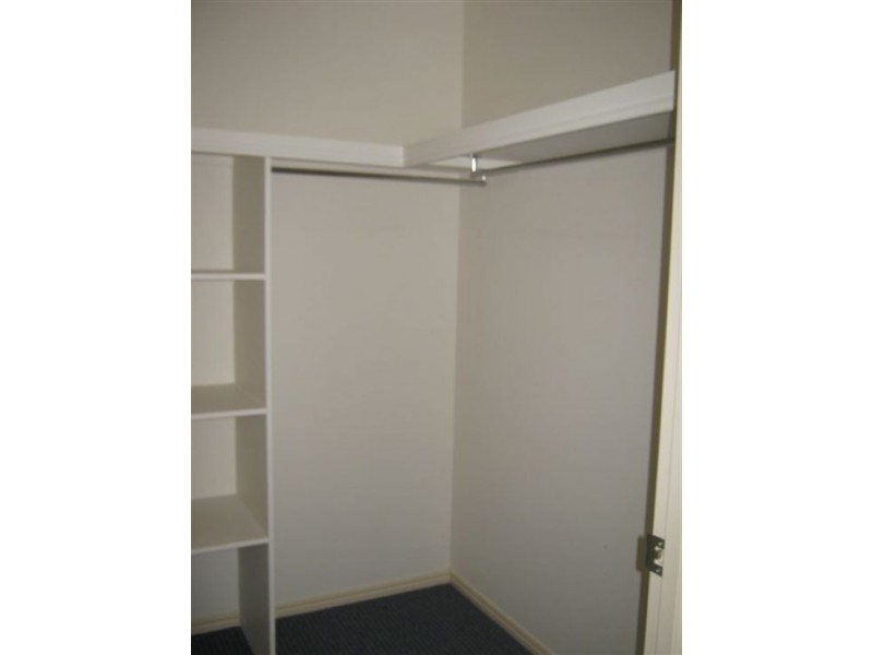 9 Earl St Vincent, Eli Waters QLD 4655