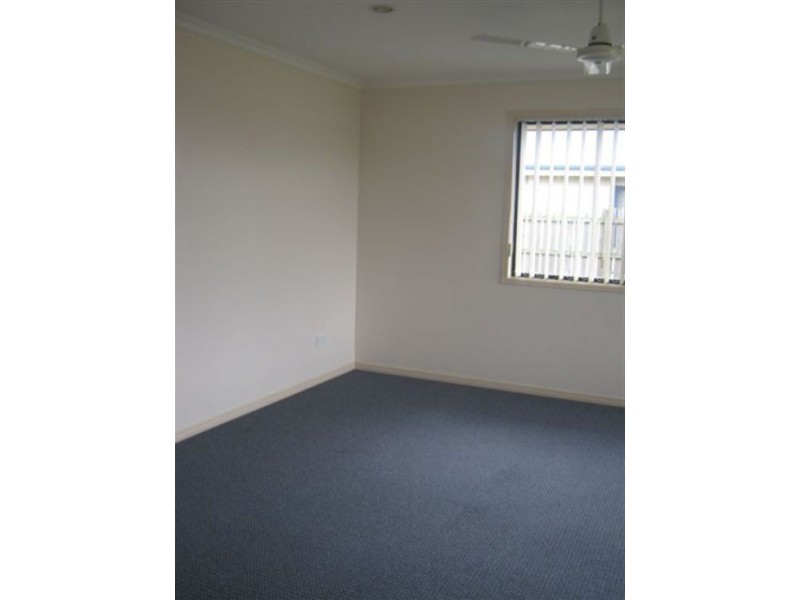 9 Earl St Vincent, Eli Waters QLD 4655