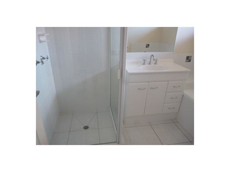 9 Earl St Vincent, Eli Waters QLD 4655