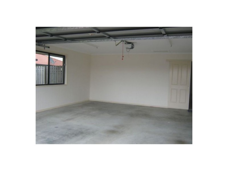 9 Earl St Vincent, Eli Waters QLD 4655