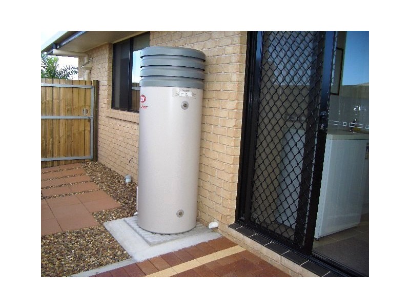 8 McIntyre ct, Urraween QLD 4655
