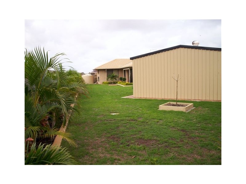 8 McIntyre ct, Urraween QLD 4655