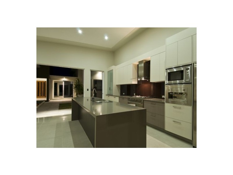 6 Mermaid Court, Eli Waters QLD 4655