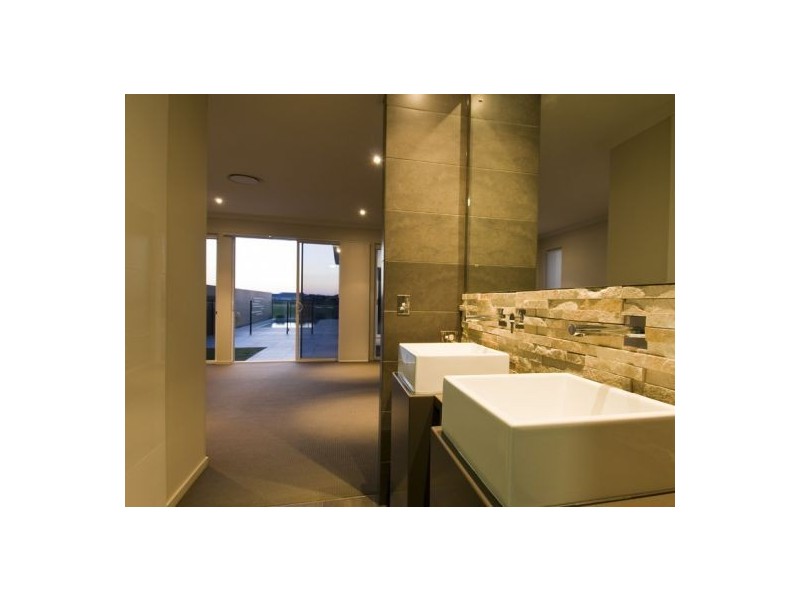 6 Mermaid Court, Eli Waters QLD 4655