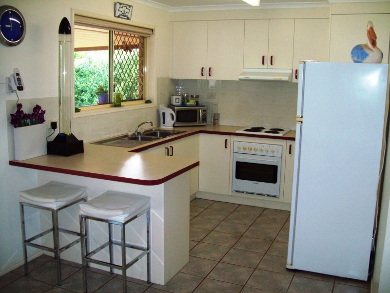 16 Vicki Parade, Torquay QLD 4655