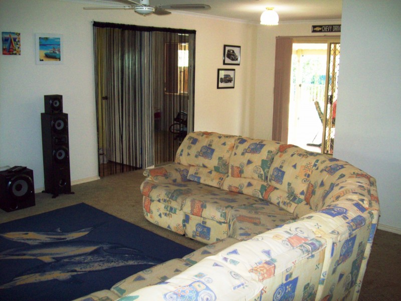 16 Vicki Parade, Torquay QLD 4655