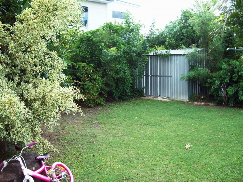 16 Vicki Parade, Torquay QLD 4655