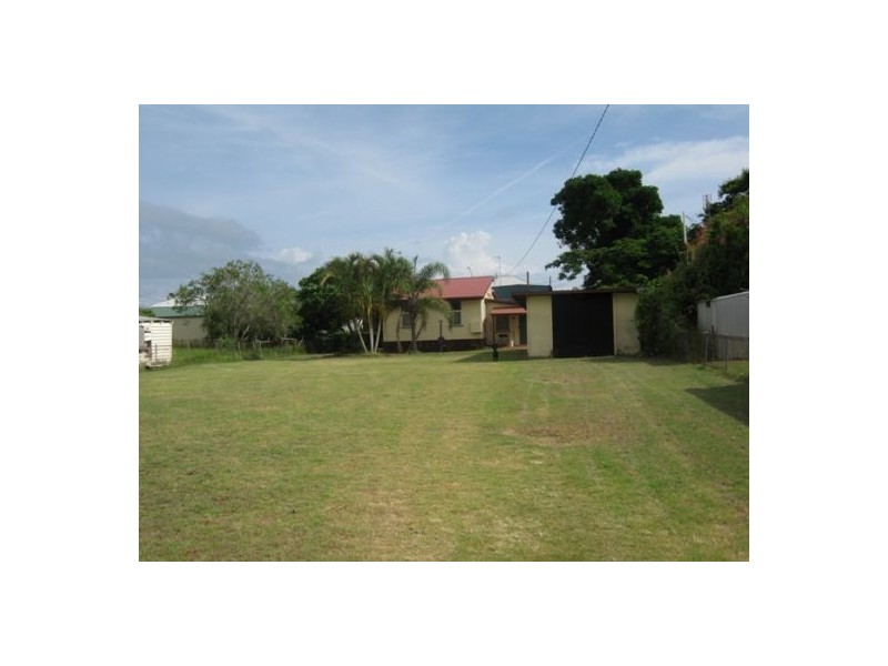 8 Hibiscus Street, Urangan QLD 4655