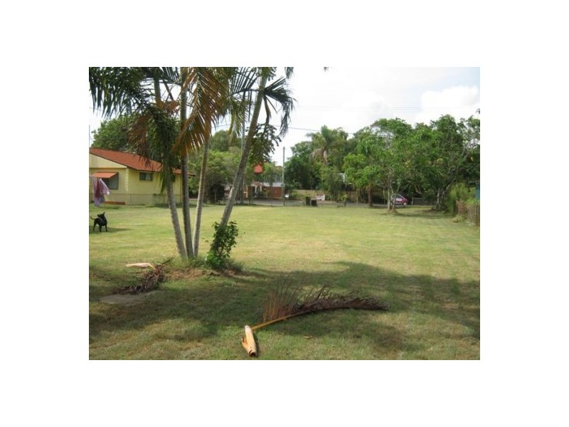 8 Hibiscus Street, Urangan QLD 4655