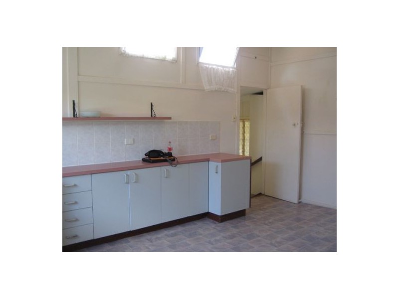 8 Hibiscus Street, Urangan QLD 4655