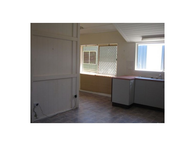 8 Hibiscus Street, Urangan QLD 4655