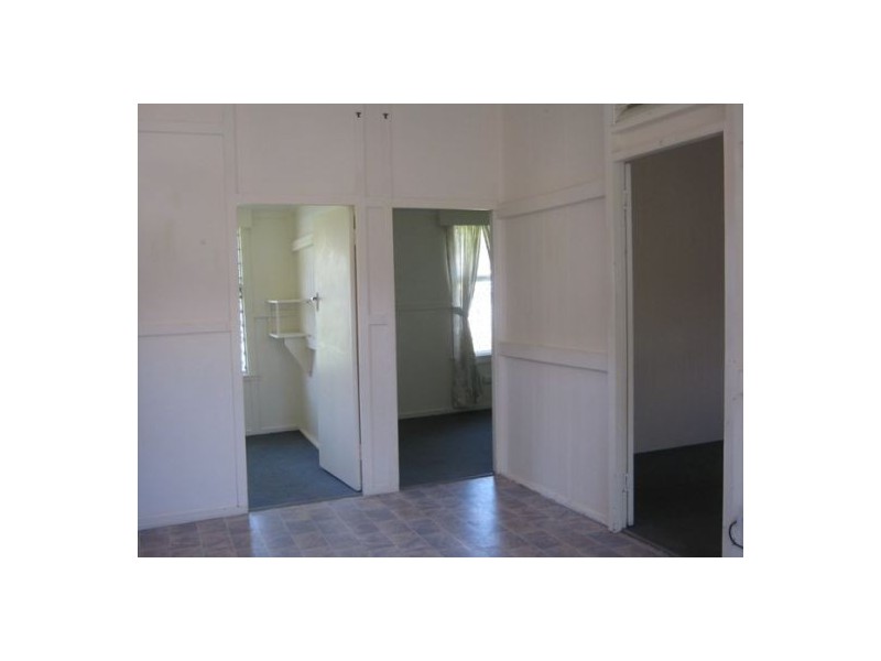 8 Hibiscus Street, Urangan QLD 4655