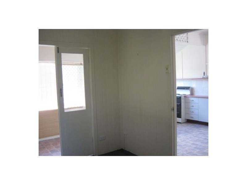 8 Hibiscus Street, Urangan QLD 4655