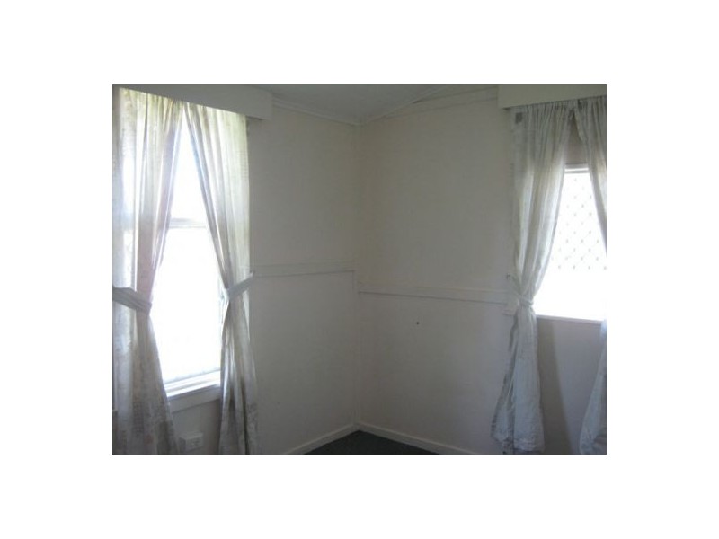 8 Hibiscus Street, Urangan QLD 4655