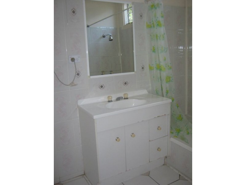 8 Hibiscus Street, Urangan QLD 4655