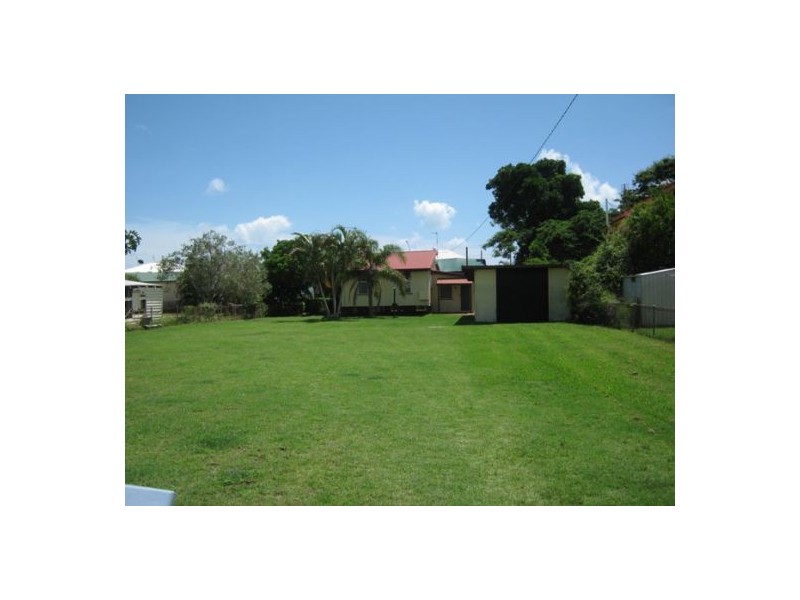 8 Hibiscus Street, Urangan QLD 4655