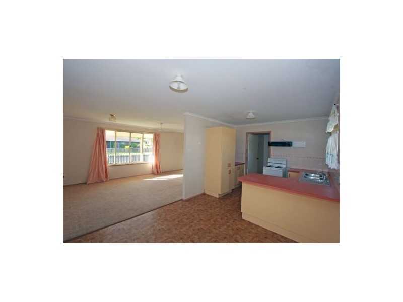 125 Hammond, Urangan QLD 4655