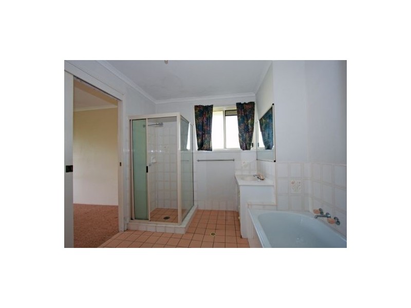 125 Hammond, Urangan QLD 4655