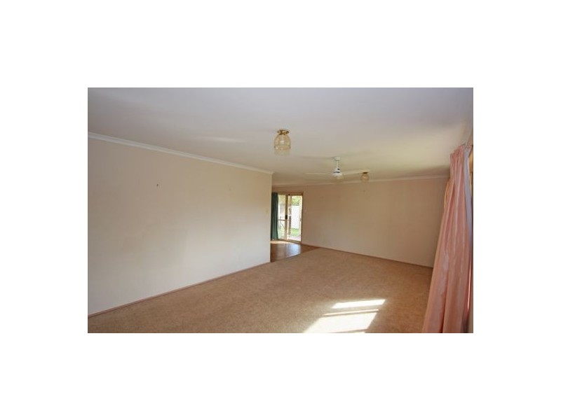125 Hammond, Urangan QLD 4655