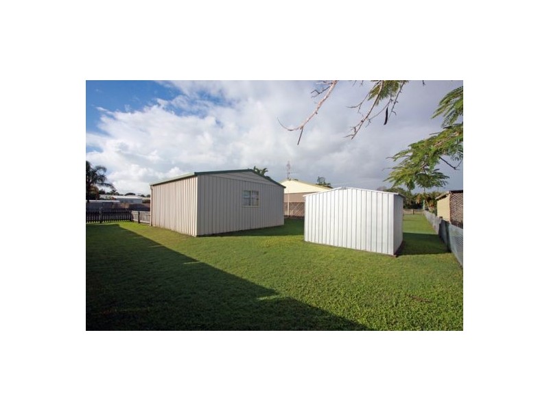 125 Hammond, Urangan QLD 4655