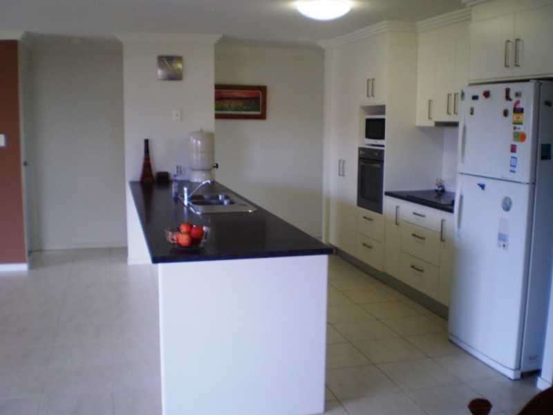 4 mcintyre ct, Urraween QLD 4655