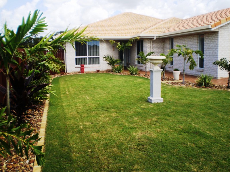 4 mcintyre ct, Urraween QLD 4655