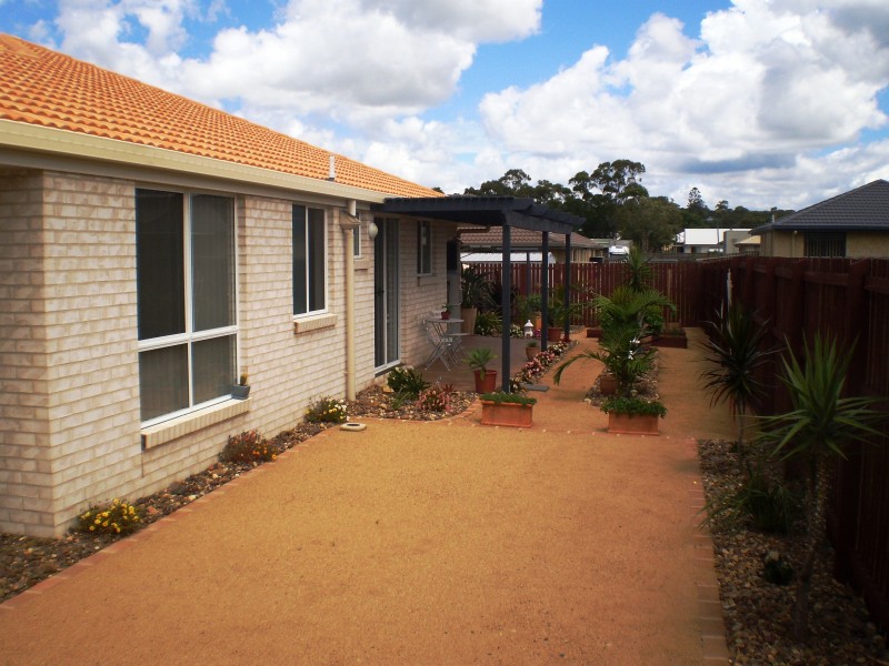 4 mcintyre ct, Urraween QLD 4655