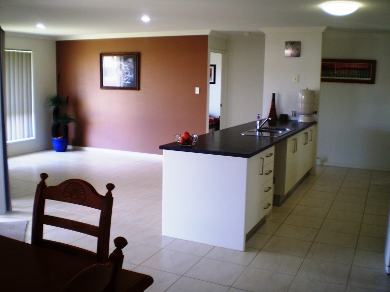 4 mcintyre ct, Urraween QLD 4655