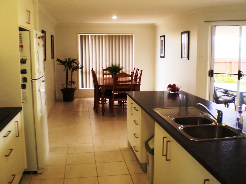 4 mcintyre ct, Urraween QLD 4655