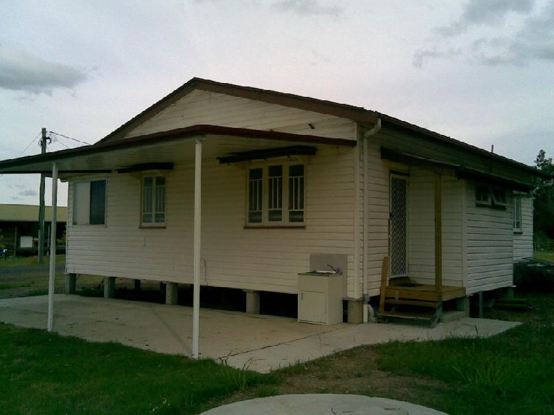 38 James, Howard QLD 4659