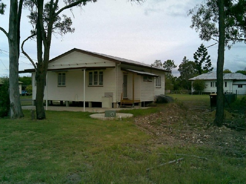 38 James, Howard QLD 4659