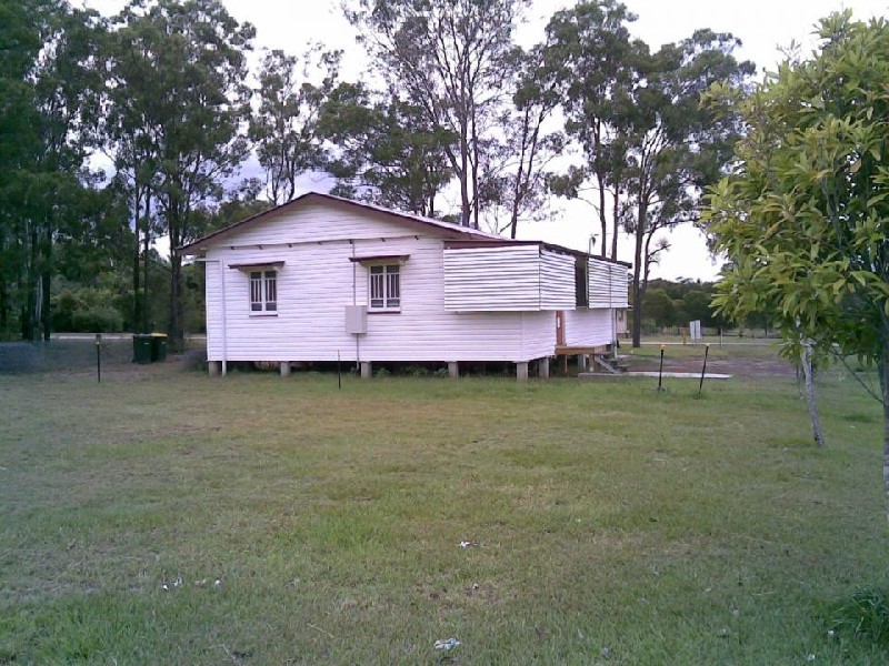 38 James, Howard QLD 4659