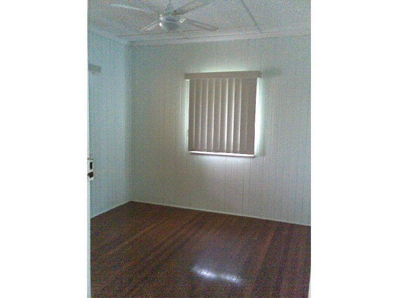 38 James, Howard QLD 4659