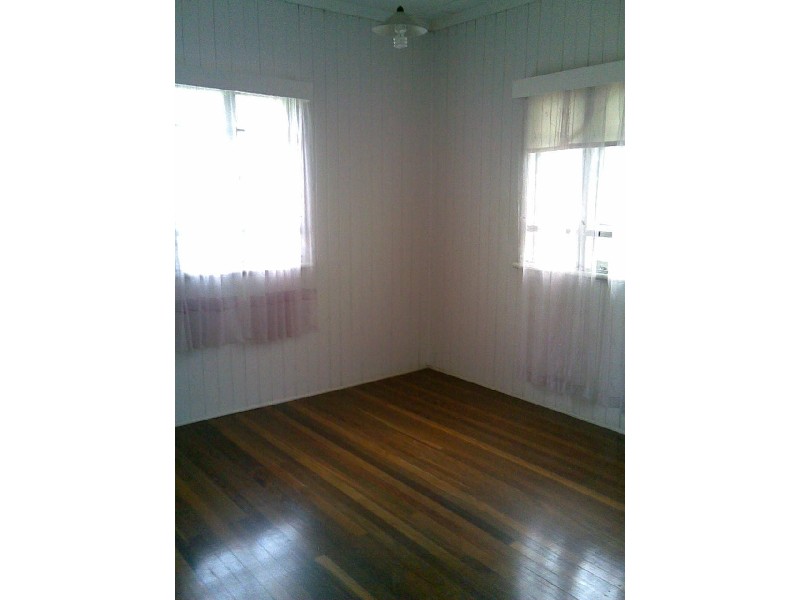38 James, Howard QLD 4659