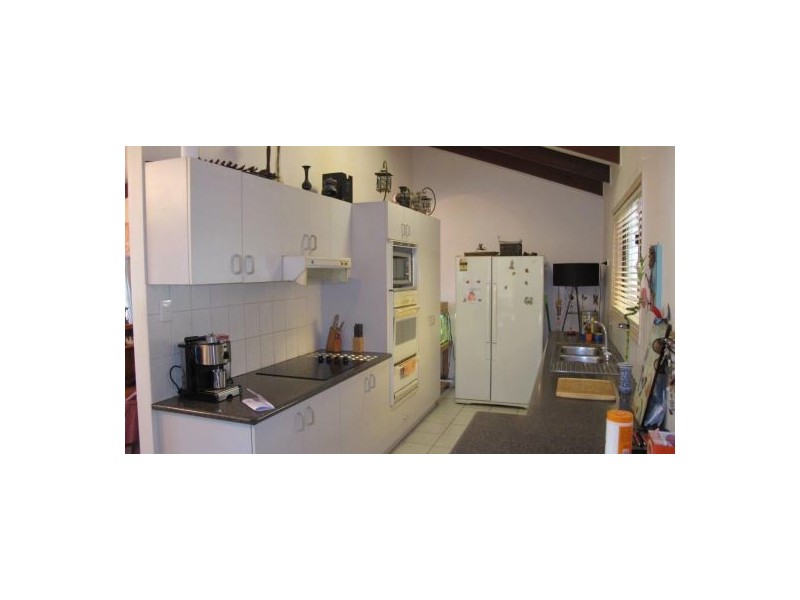 7 Whitby St, Urangan QLD 4655