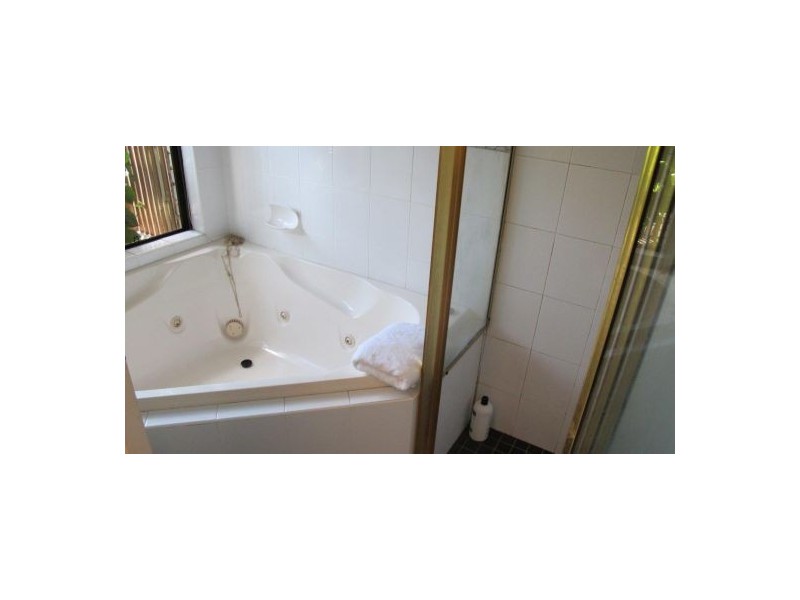 7 Whitby St, Urangan QLD 4655