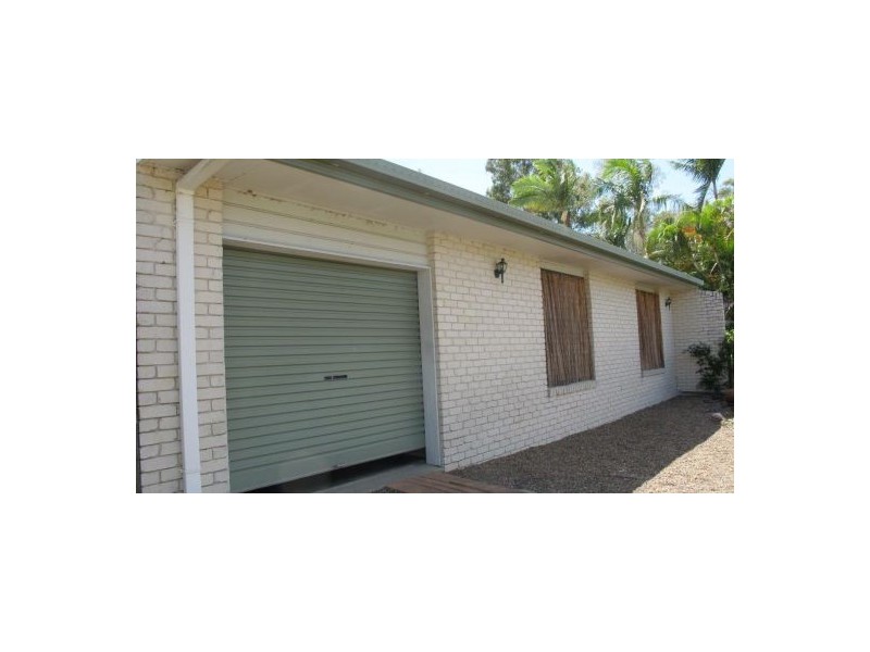 7 Whitby St, Urangan QLD 4655